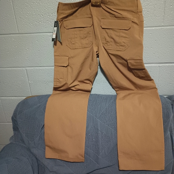 I under armor storm water resistant khakis, brand new size 12 woman's....NICE! - Picture 3 of 7